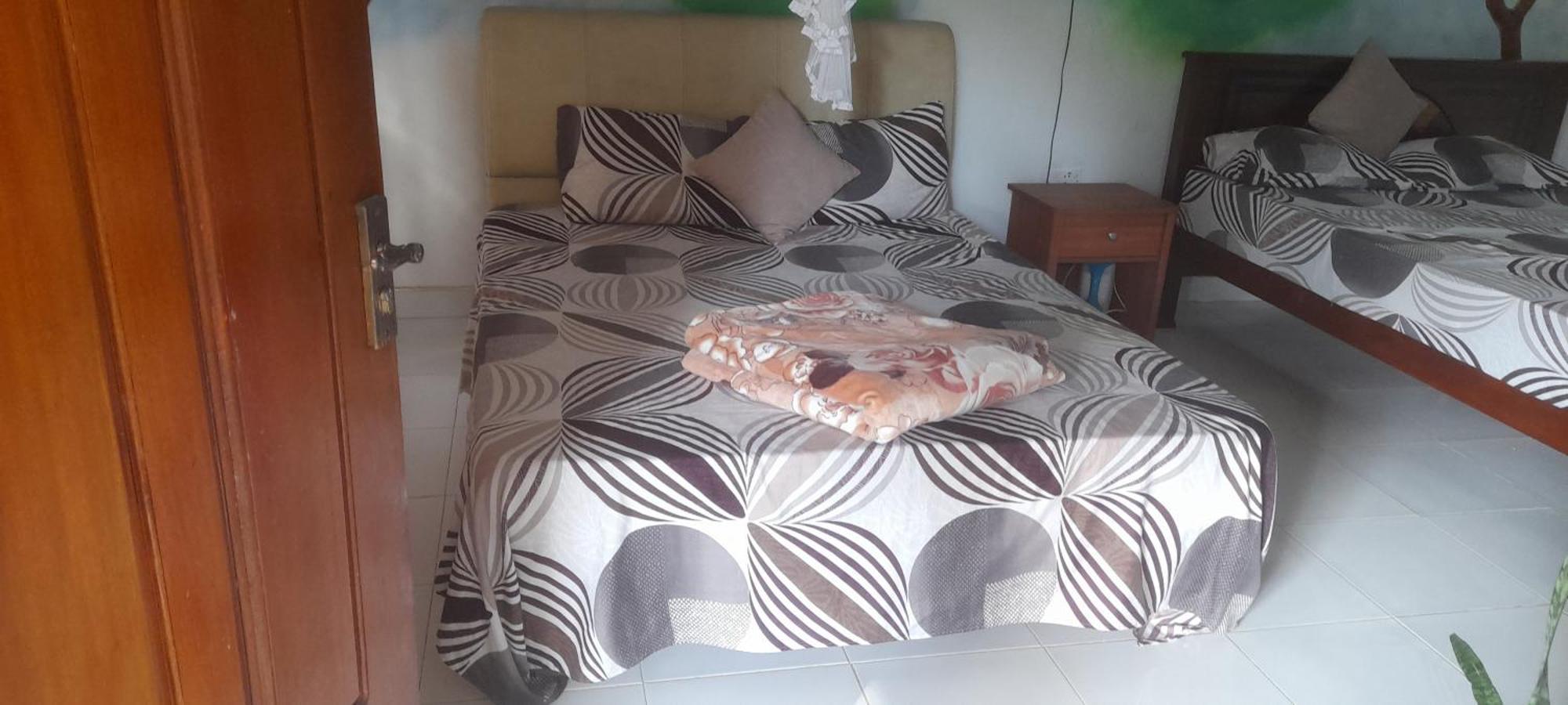 White Arcadia Cottage Ella Room photo